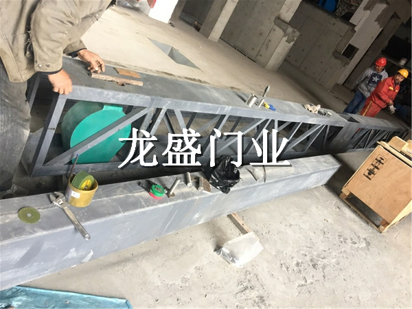 沈陽柔性堆積大門定做